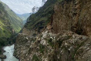 छारेभिरको पहिरो पन्छाउन सकस