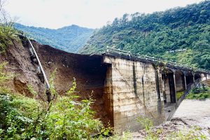 बाढीपहिरोले धवलागिरि क्षेत्रमा सडक सञ्जाल विच्छेद