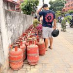 उपत्यका बाहिर ‘बोटलिङ’ गरी खानापकाउने  ‘एलपि ग्यास’ ढुवानी गरिँदै