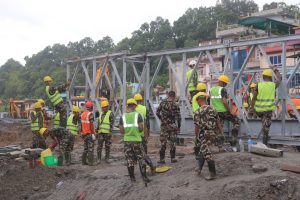 तादीखोलामा एक्रोब्रिज जडान तीब्र