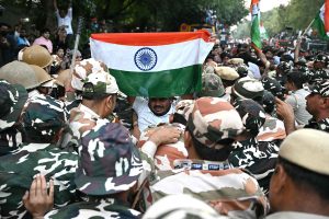 विरोध प्रदर्शनका क्रममा विपक्षी नेताहरू हिरासतमा
