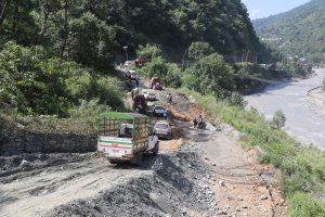 सडक भासिदा यातायात सञ्चालनमा समस्या