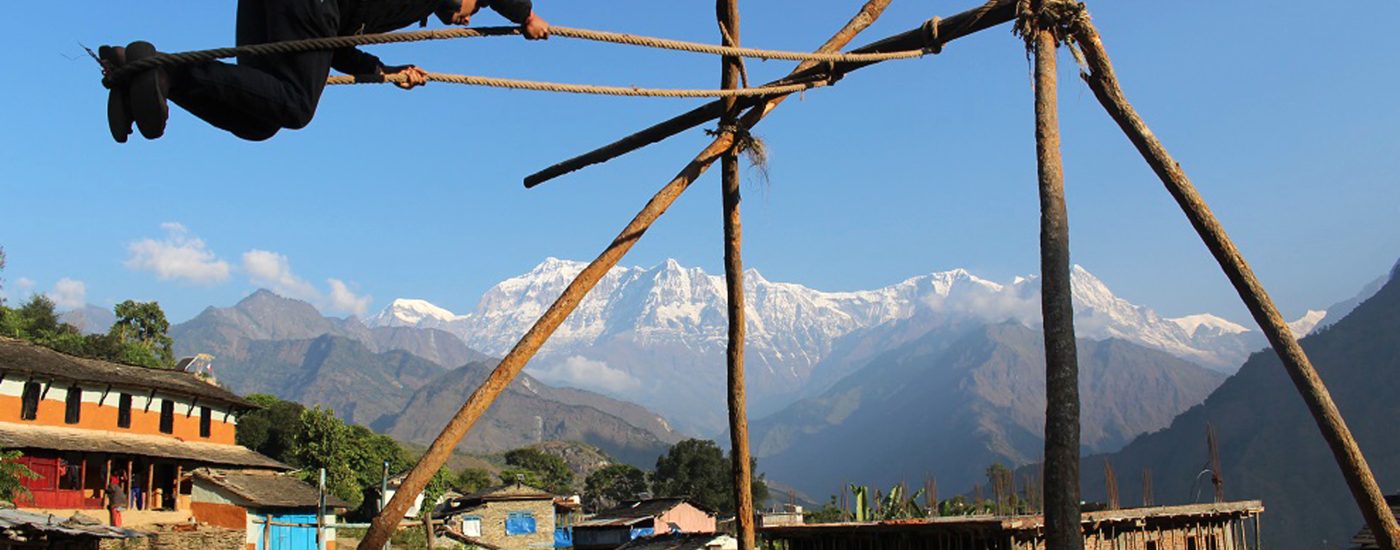 हराउन थाले दसैँका परम्परागत पिङ